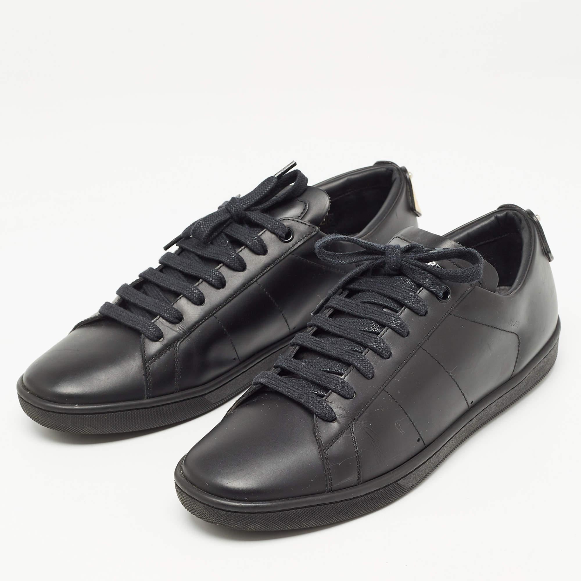 Upgrade your style with these Saint Laurent black leather sneakers. Meticulously designed for fashion and comfort, they're the ideal choice for a trendy and comfortable stride.