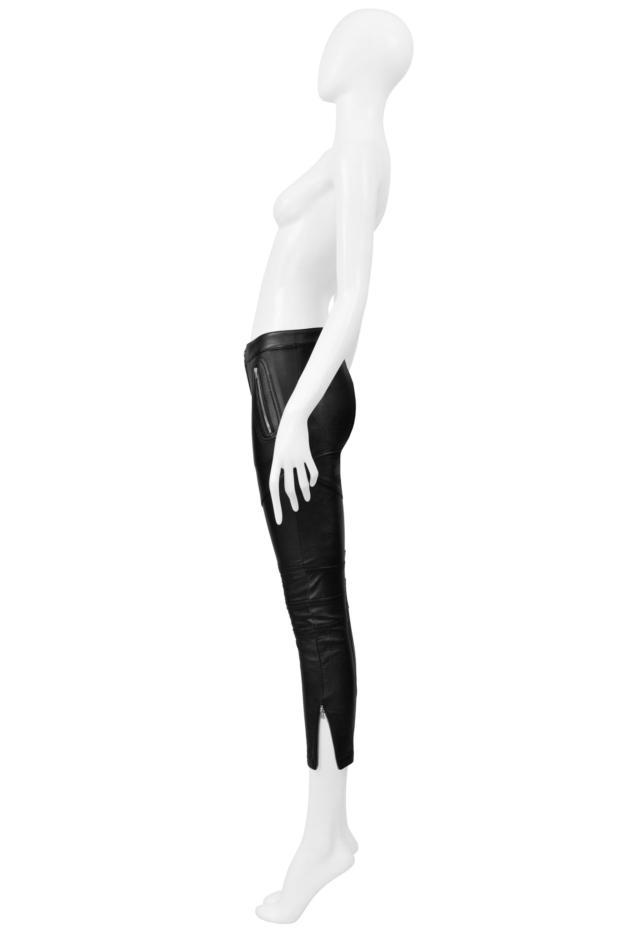 Saint Laurent Paris Pantalon Moto en cuir noir avec fermetures éclair 2016 en vente 1