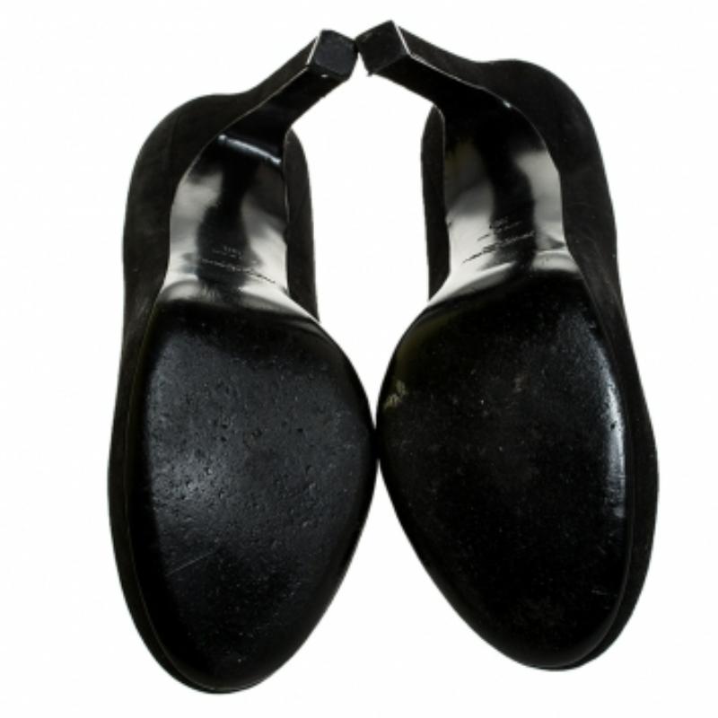 Saint Laurent Paris Black Metal Plaque Suede Catherine Pumps Size 39 Pour femmes en vente