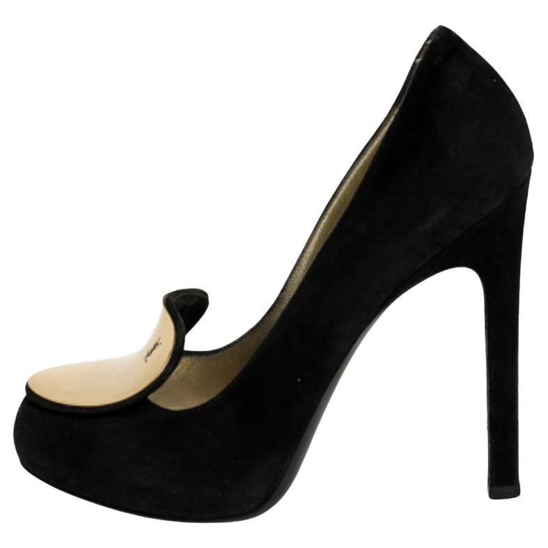 Saint Laurent Paris Black Metal Plaque Suede Catherine Pumps Size 39 en vente