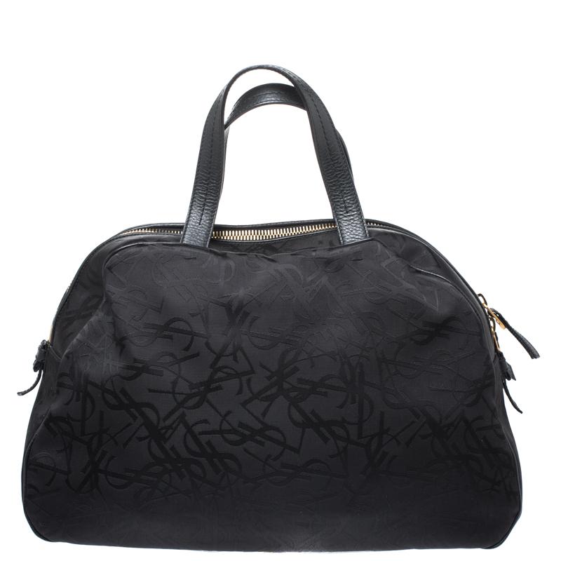 Bet it for an easy travelling experience or everyday use, this Duffle bag from Saint Laurent Paris is perfect! It is crafted from nylon as well as leather and designed with two top handles and a well-sized interior.

Includes: Original Dustbag,