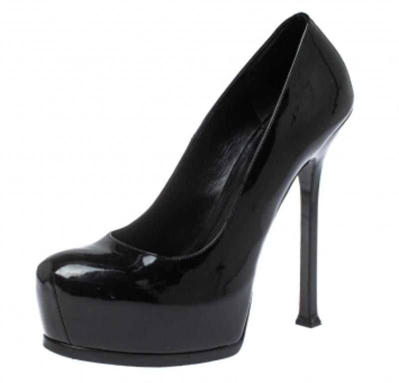 Saint Laurent Paris Bombas Tribtoo de charol negro talla 39 en Bueno estado para la venta en Dubai, Al Qouz 2