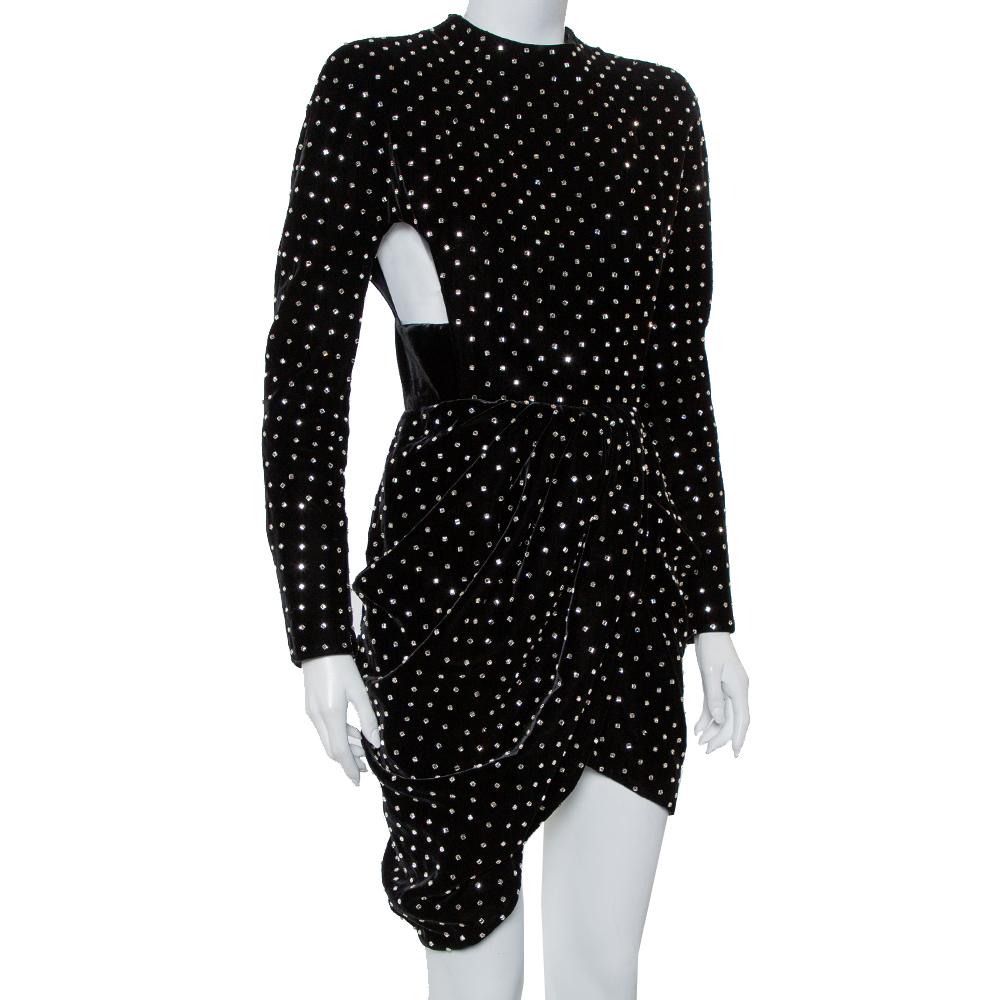 Dieses Kleid von Saint Laurent ist ein echter Hingucker. Es ist aus Samt gefertigt und mit Kristallverzierungen:: Reißverschluss:: Cut-Out-Details und Drapierungen am Rockteil versehen. Das Kleid lässt sich sowohl mit Pumps als auch mit Sandalen
