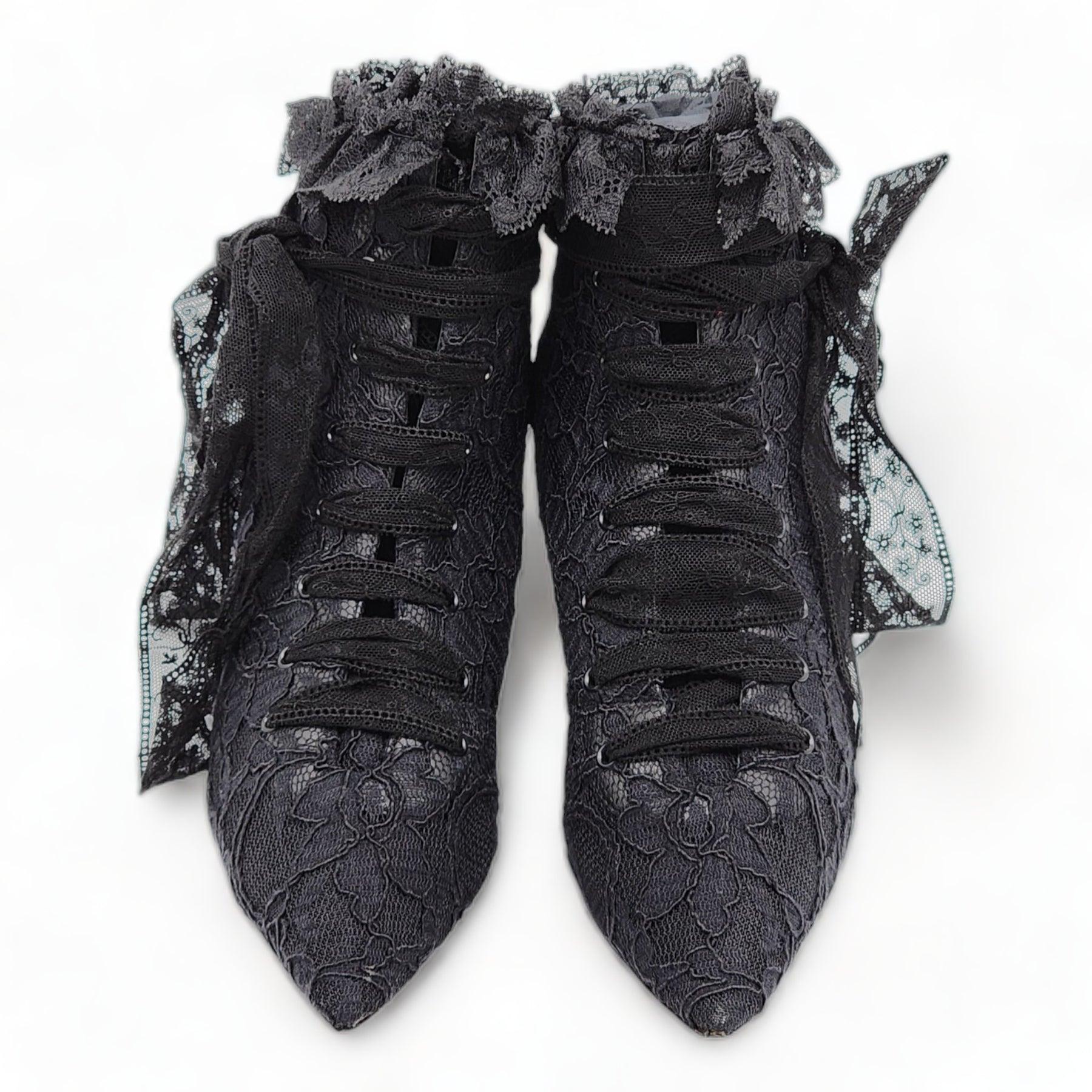 The Blaze bootie by Saint Laurent in lace.

Additional information:
Color: Black
Size: 7 US
Condition: Brand new with box. The box is damaged.
Available in other size: 10.5 US