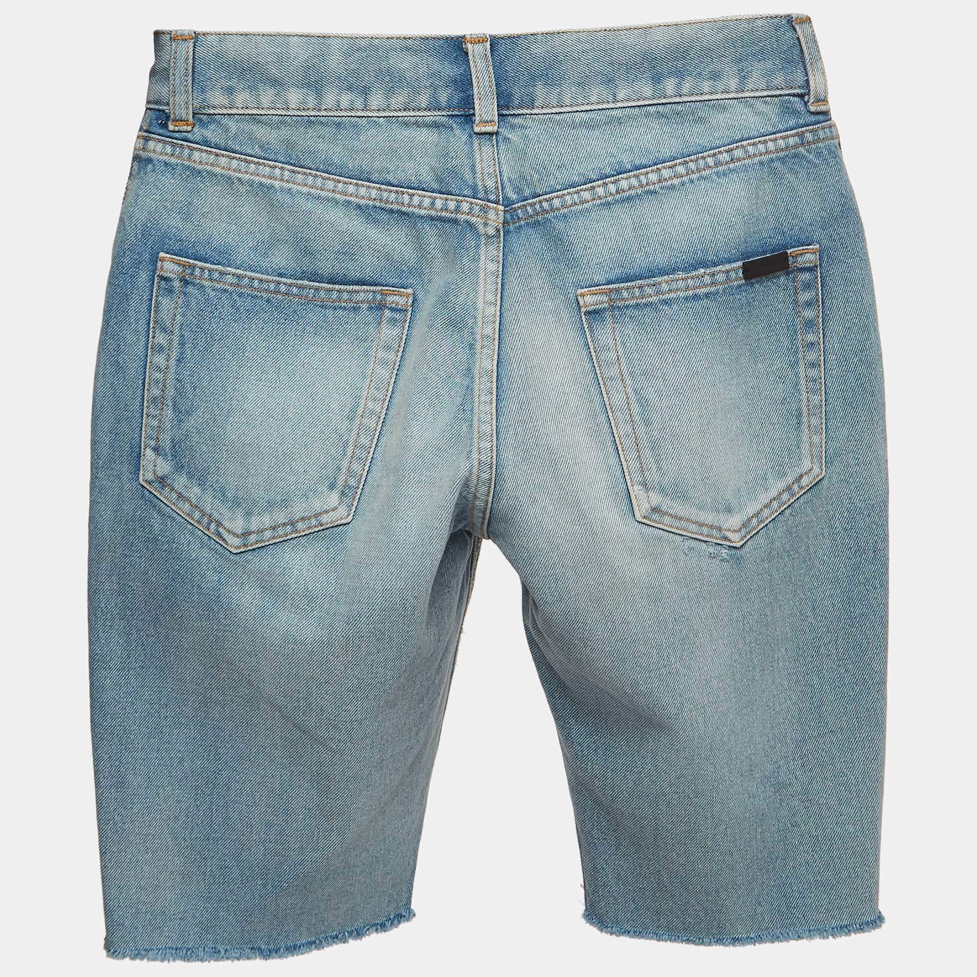 Now lounge around in comfort with these shorts from Saint Laurent. The shorts are tailored from cotton and feature a simple design. They come with belt loops on the waist, a buttoned closure, and multiple pockets.


