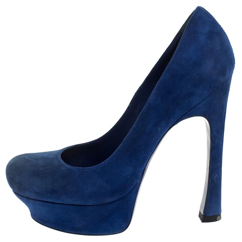 Fall head over heels in love with this pair of Palais pumps from Saint Laurent Paris. The exterior of these sandals has been crafted from blue suede while the interior has been lined with leather. They feature a round toe, a set of high heels and