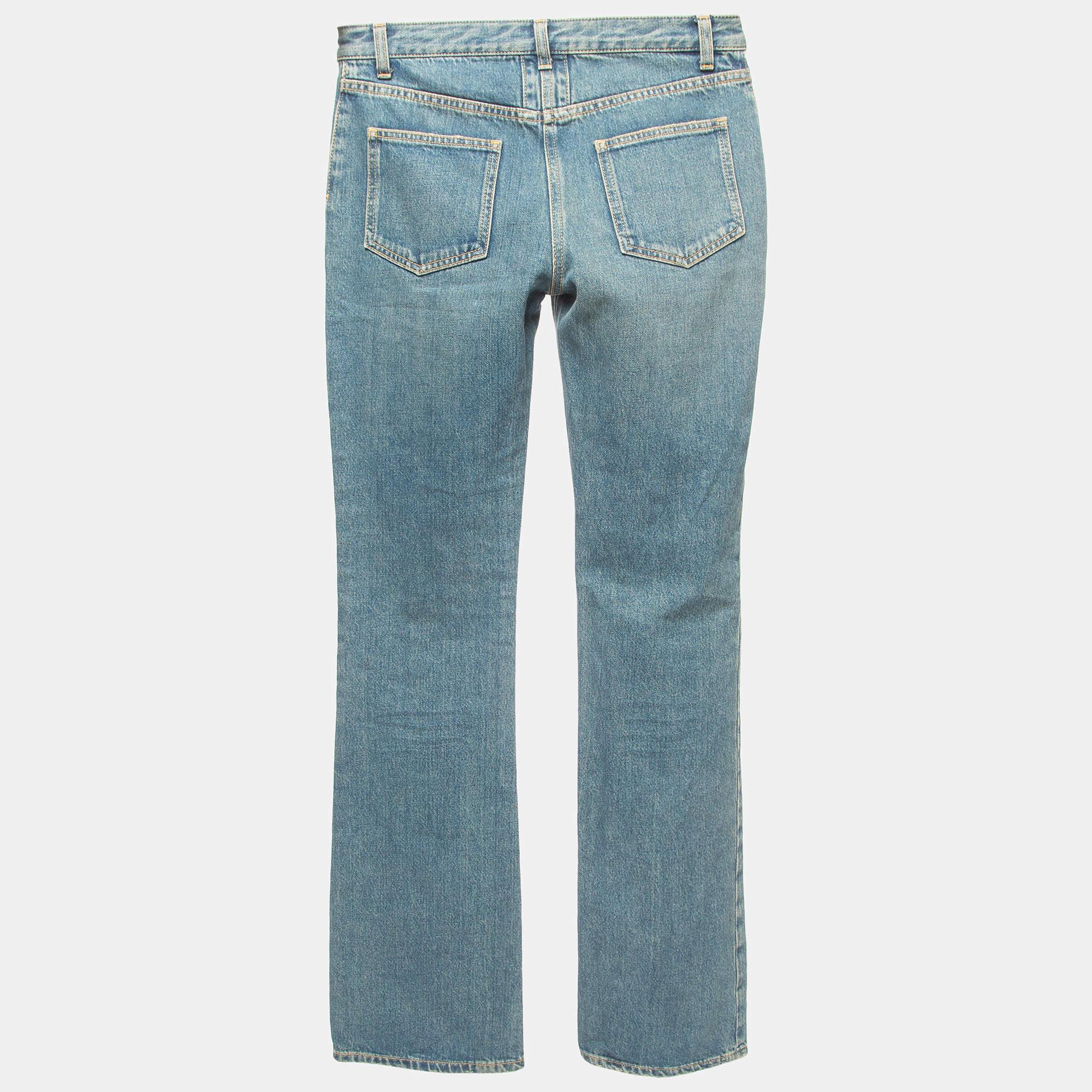 These YSL jeans are a must-have wardrobe essential. These blue high-waist jeans can be dressed both up and down for looks that are either casual and comfy or chic and fashionable.

