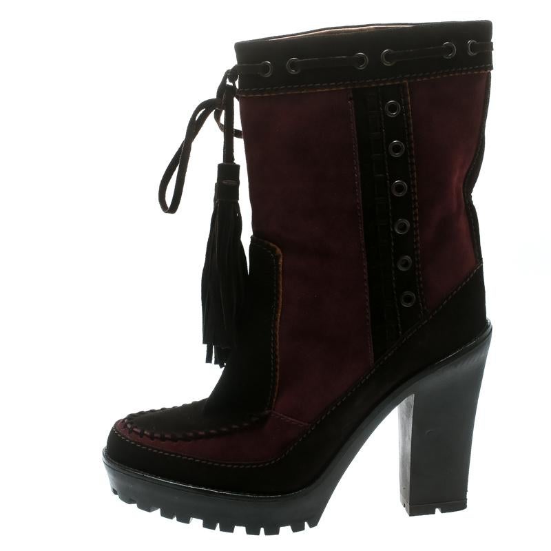 Chic, stylish and very modern, these calf boots shoes from Saint Laurent Paris are a must buy! The brown and burgundy shoes are crafted from suede and styled with neat stitches and tassel tie-ups. They come equipped with comfortable leather lined