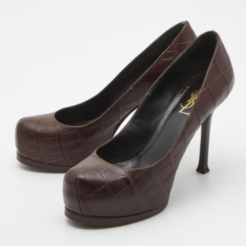 Descubre la elegancia del calzado con estos zapatos de salón de diseño para mujer. Meticulosamente diseñados, estos tacones combinan moda y comodidad, para que brilles en cualquier situación.