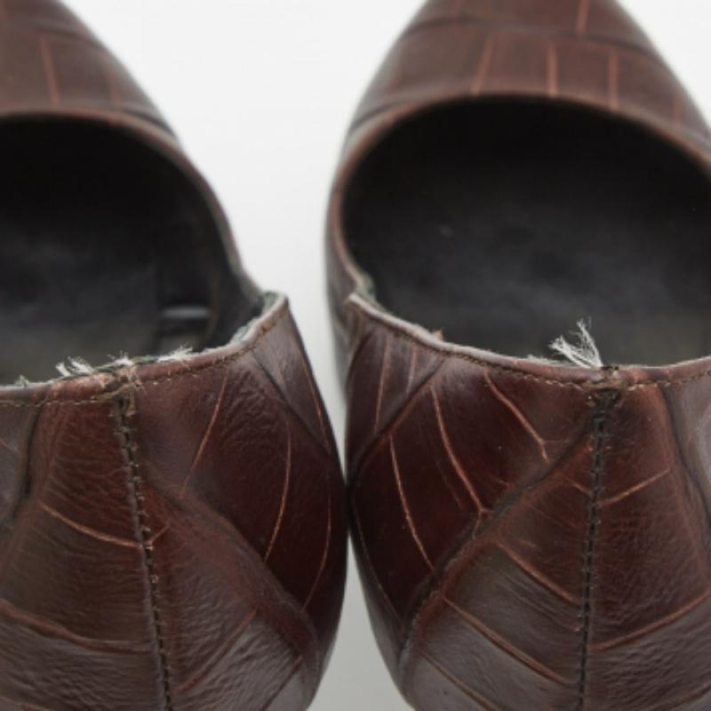 Saint Laurent Paris Bombas de plataforma Tribtoo de piel de cocodrilo marrón en relieve talla 37 en venta 2