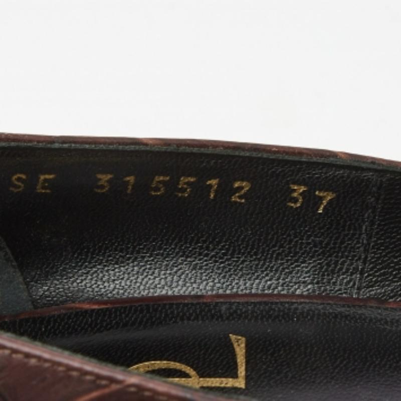 Saint Laurent Paris Bombas de plataforma Tribtoo de piel de cocodrilo marrón en relieve talla 37 en venta 3