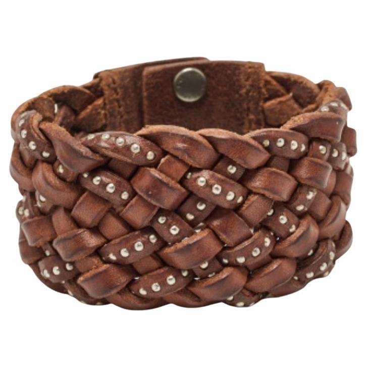 Saint Laurent Paris Pulsera ancha de cuero marrón con tachuelas y trenzado en venta