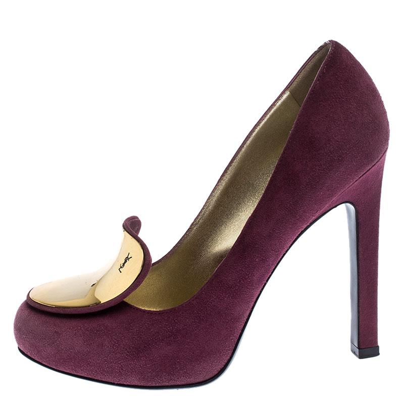 This pair of pumps from Saint Laurent Paris features fine designing and exquisite craftsmanship. Crafted out of suede, these pumps flaunt notable gold-tone logo plaques on the vamps and high stiletto heels. This pair of burgundy pumps lend everyday