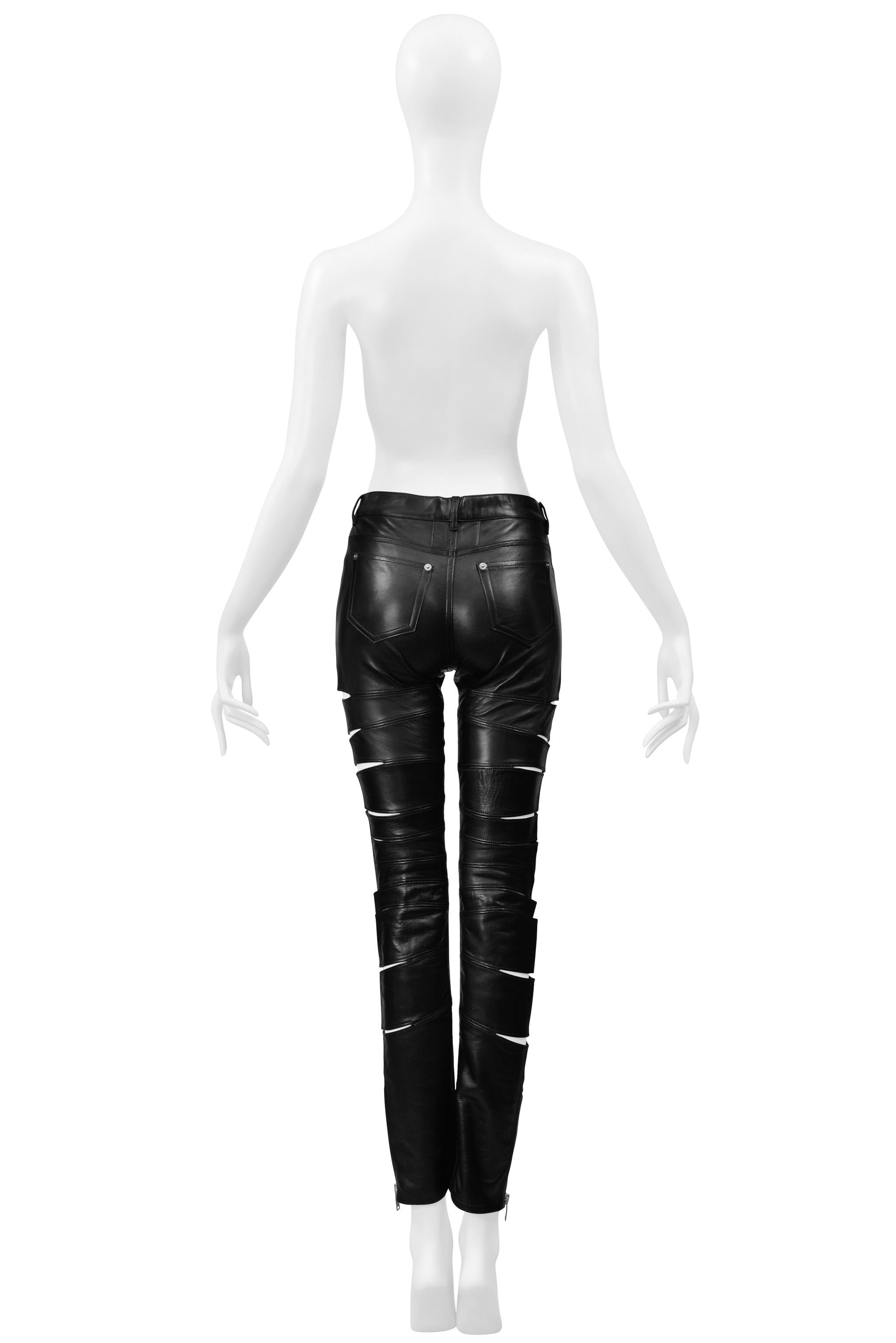 Saint Laurent Paris By Hedi Slimane Pantaloni in pelle nera con spacchi in vendita 5