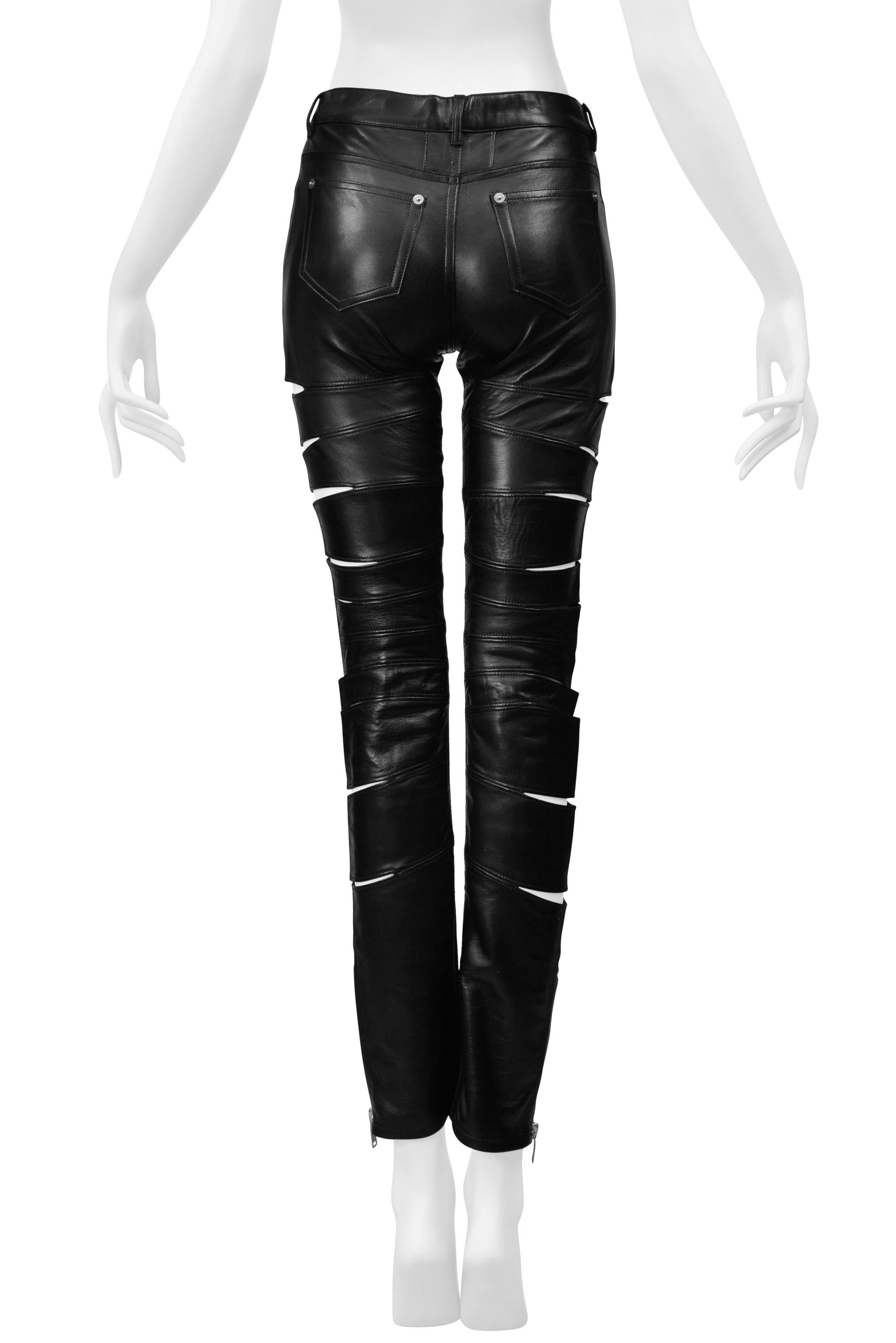 Nero Saint Laurent Paris By Hedi Slimane Pantaloni in pelle nera con spacchi in vendita