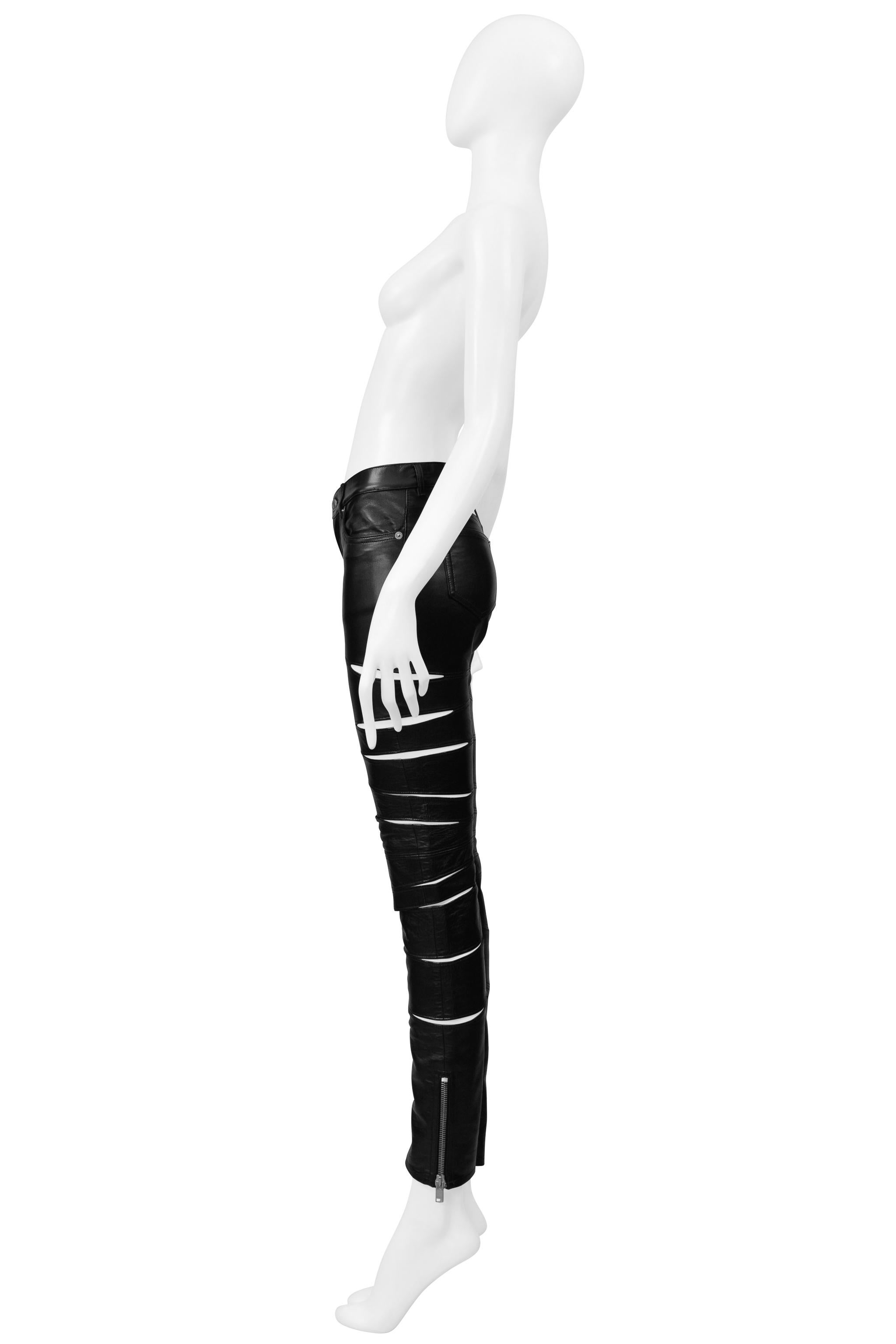 Saint Laurent Paris By Hedi Slimane Pantaloni in pelle nera con spacchi in vendita 1