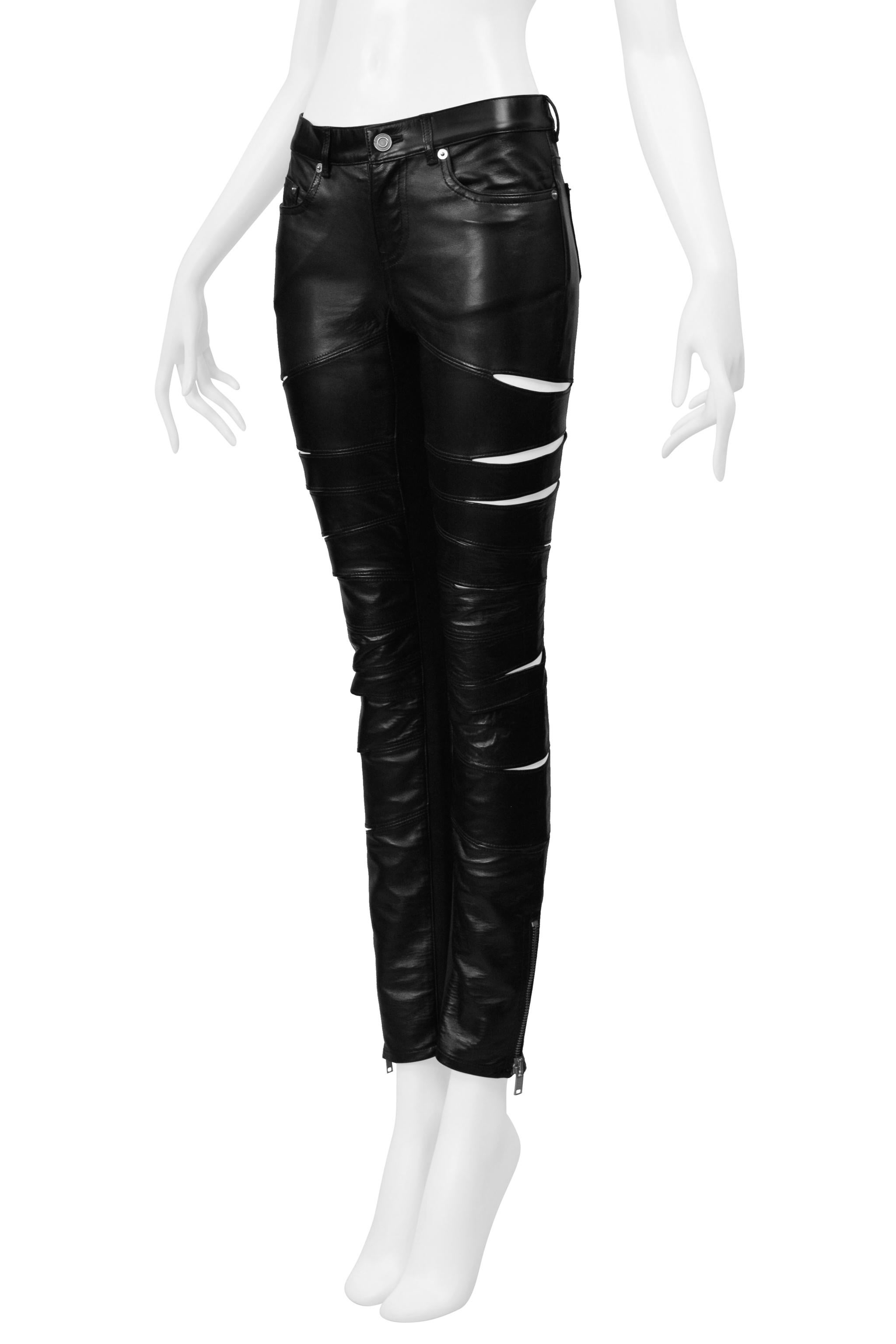 Saint Laurent Paris By Hedi Slimane Pantaloni in pelle nera con spacchi in vendita 2
