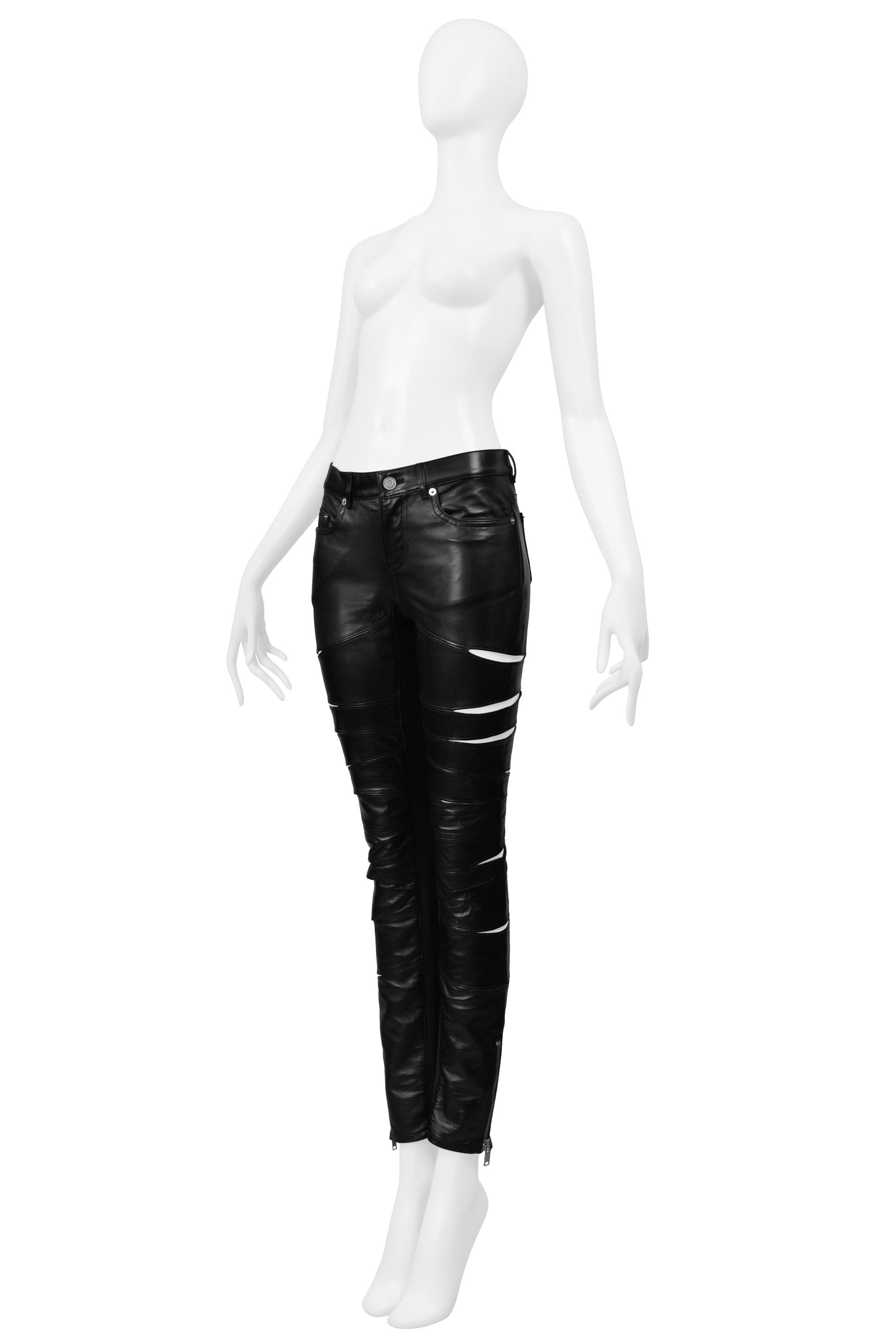 Saint Laurent Paris By Hedi Slimane Pantaloni in pelle nera con spacchi in vendita 3
