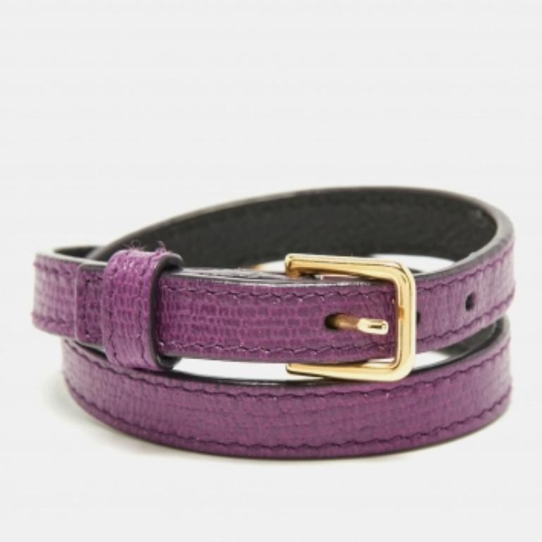 Bracciale Saint Laurent Paris in pelle color oro In condizioni buone in vendita a Dubai, Al Qouz 2