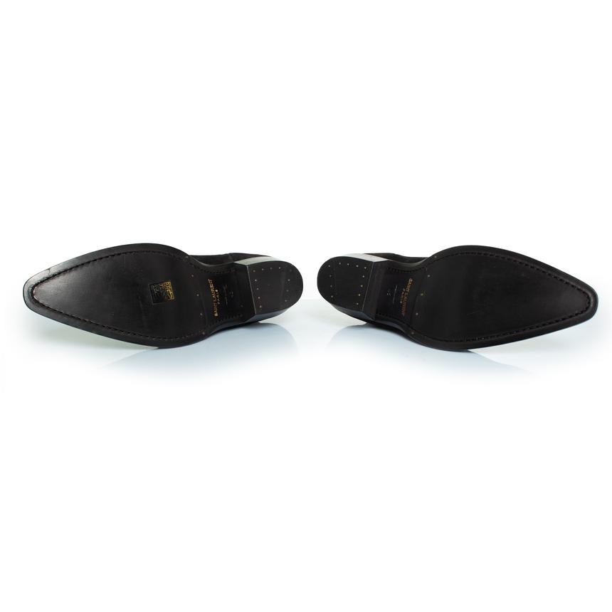 Saint Laurent, Paris Dakota Chelsea-Stiefel aus Wildleder in Schwarz. Der Artikel ist neu - ungetragen.

ZUSTAND: neu - ungetragen

GRÖSSE: 45

MASSE DER EINLEGESOHLE: 30 cm

MASSE DES ABSATZES: 5 cm PLATFORM: 1 cm

SCHAFTHÖHE: 15 cm BREITE OBEN: