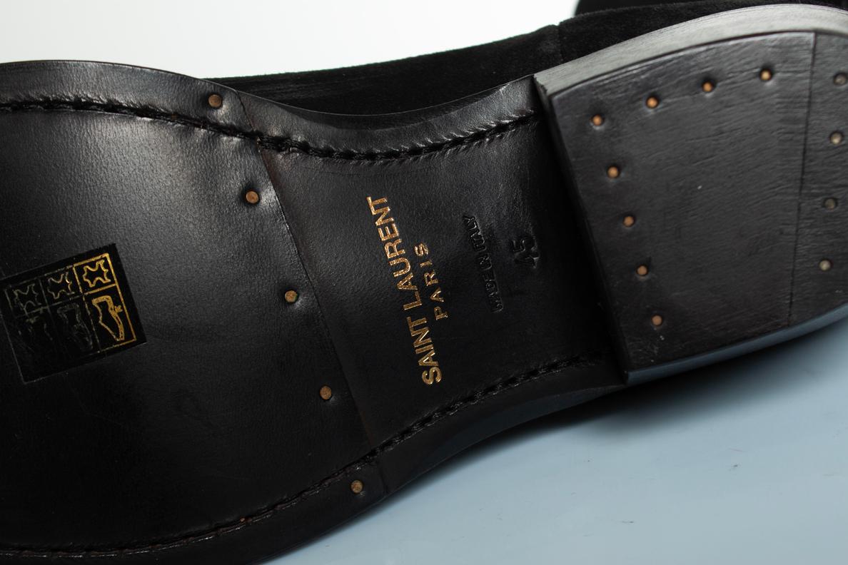 Saint Laurent, Paris Dakota Chelsea-Stiefel aus Wildleder im Angebot 3
