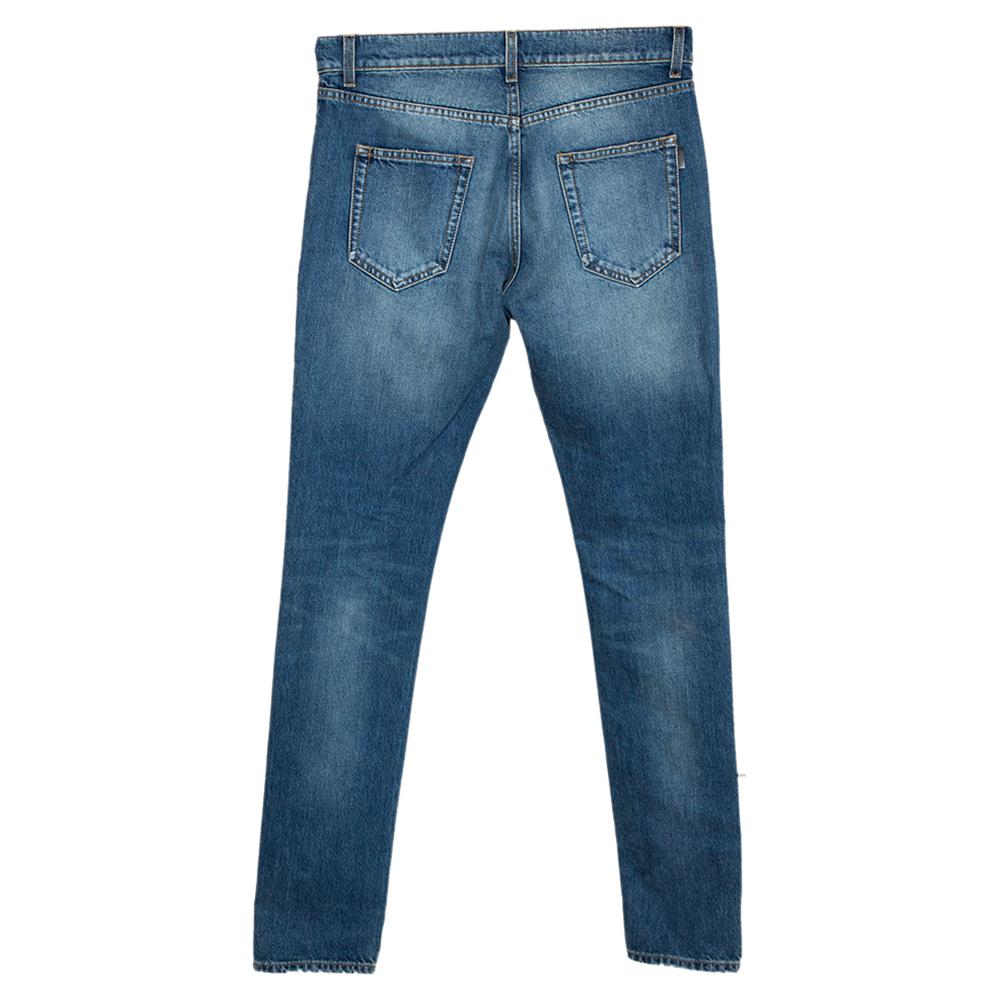 These skinny jeans come from the house of Saint Laurent. Crafted from quality denim, they come in a lovely shade of blue with a faded effect all over. They are styled with five pockets, zip closure, belt loops, and a good fit. They are great for