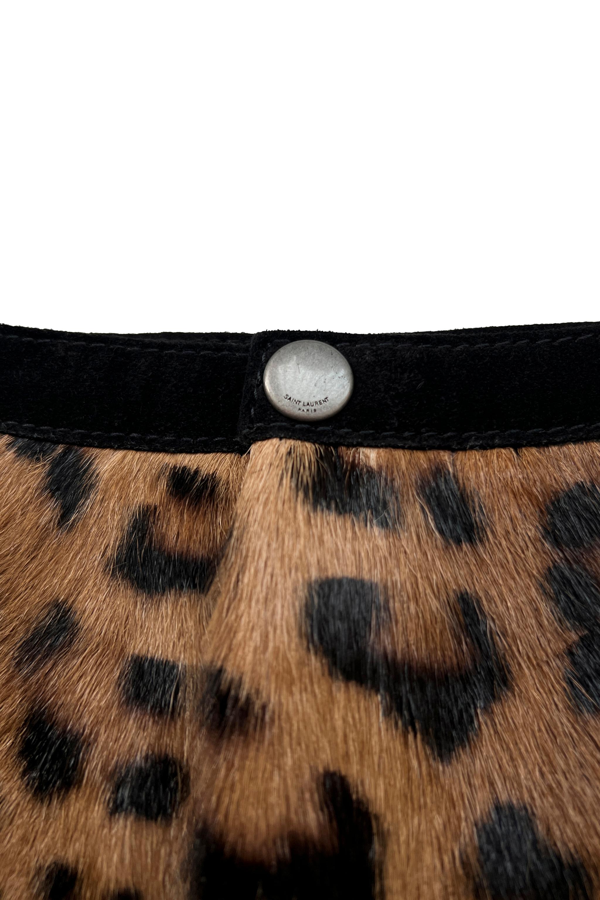 Noir Saint Laurent Paris - Short en poils de poney imprimé léopard avec bordure en daim 2019 en vente