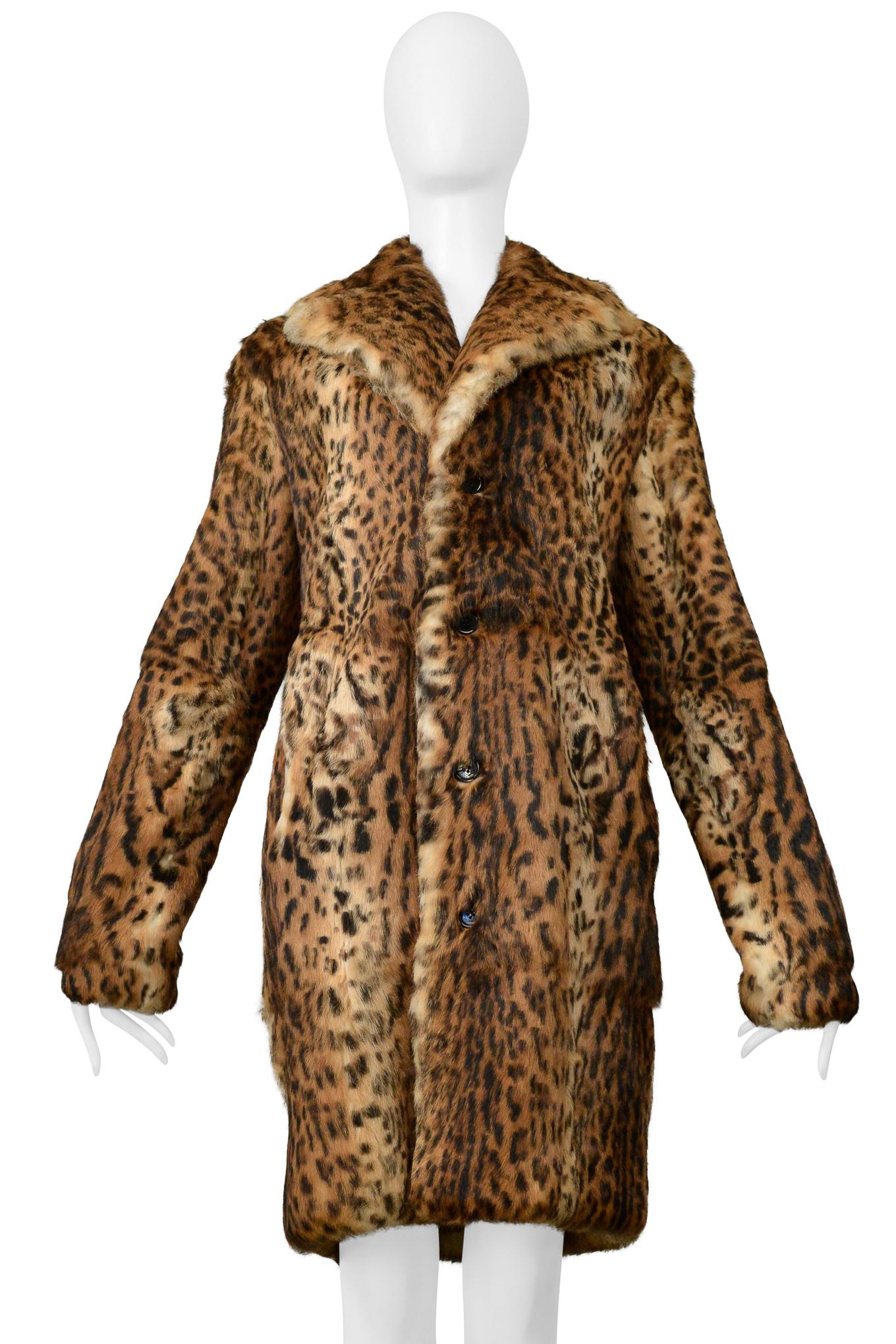 Resurrection is thrilled to present a stunning Saint Laurent Paris rabbit fur coat featuring a leopard print, button front closure, side pockets, and full interior lining. 

Saint Laurent Paris
Designed By Anthony Vaccarello
Size F38

Fabric: