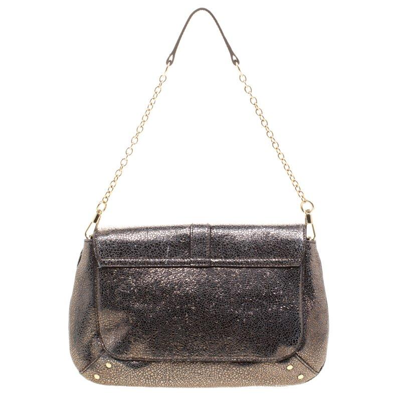 Now here's a bag that is both stylish and functional! Saint Laurent Paris brings us this gorgeous Emma shoulder bag that has been crafted from metallic leather in a grey hue. It has a flap leading way to a lovely satin interior capable of carrying