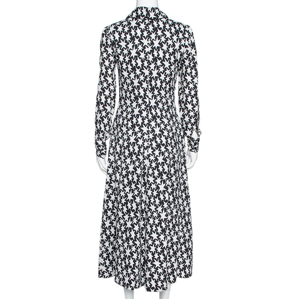 A gorgeous midi dress that can be dressed up with glitzy accessories and heels or dressed down with flats and a shoulder bag. The Saint Laurent dress is designed with long sleeves, two pockets, zip closure and covered in star prints.

