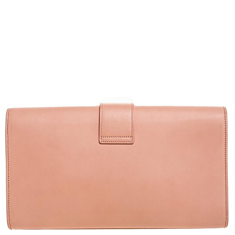 This clutch from Saint Laurent Paris is one creation a fashionista like you must own. It has been wonderfully crafted from leather and it comes in peach. It also comes equipped with a front flap that opens to reveal a suede-lined interior. The handy