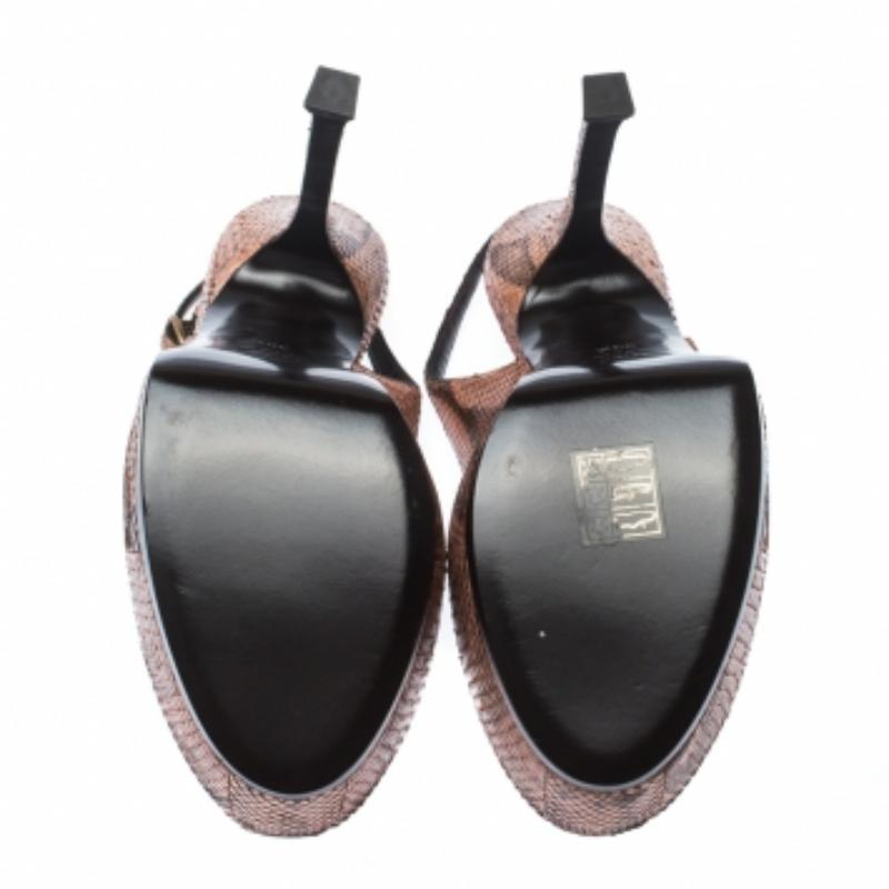 Saint Laurent Paris Peach Python Tribtoo Slingback Platform Pumps Size 39.5 Excellent état - En vente à Dubai, Al Qouz 2