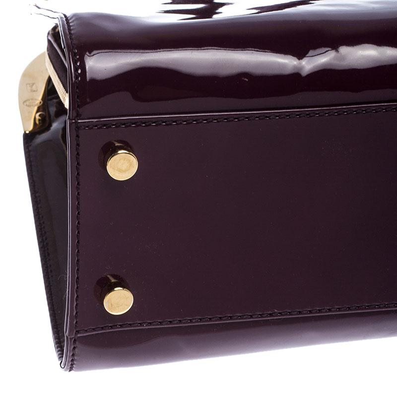 Saint Laurent Paris Große Uptown Umhängetasche aus lila Lackleder 2