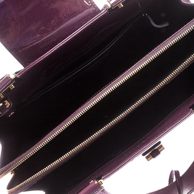 Saint Laurent Paris Große Uptown Umhängetasche aus lila Lackleder 4