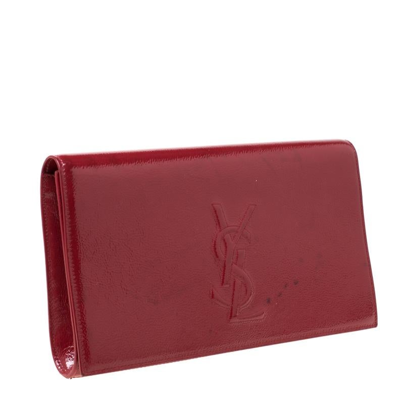 Saint Laurent Paris Red Patent Leather Belle De Jour Flap Clutch In Good Condition In Dubai, Al Qouz 2