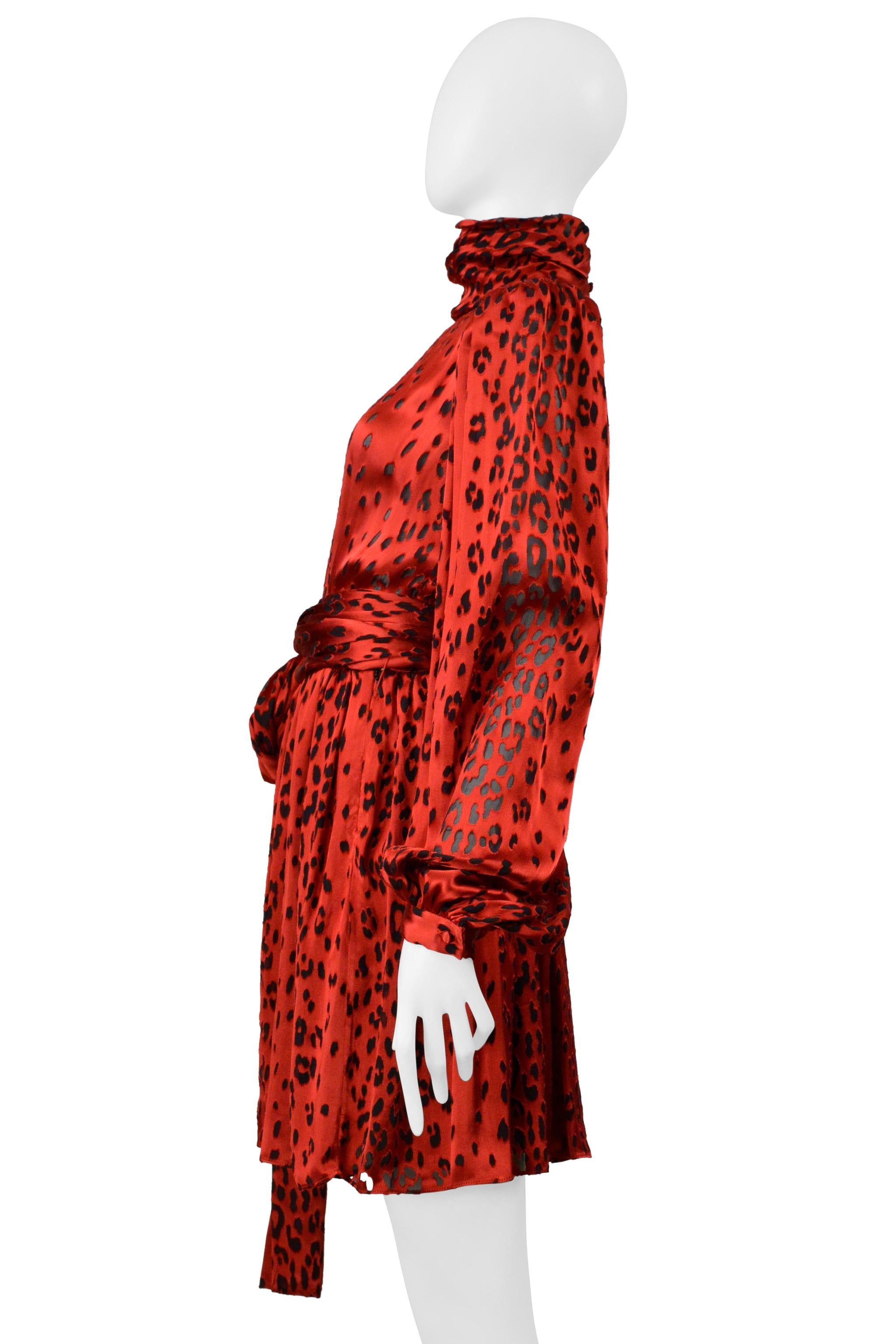 Saint Laurent Paris - Robe en soie rouge avec imprimé léopard 2021 Excellent état - En vente à Los Angeles, CA