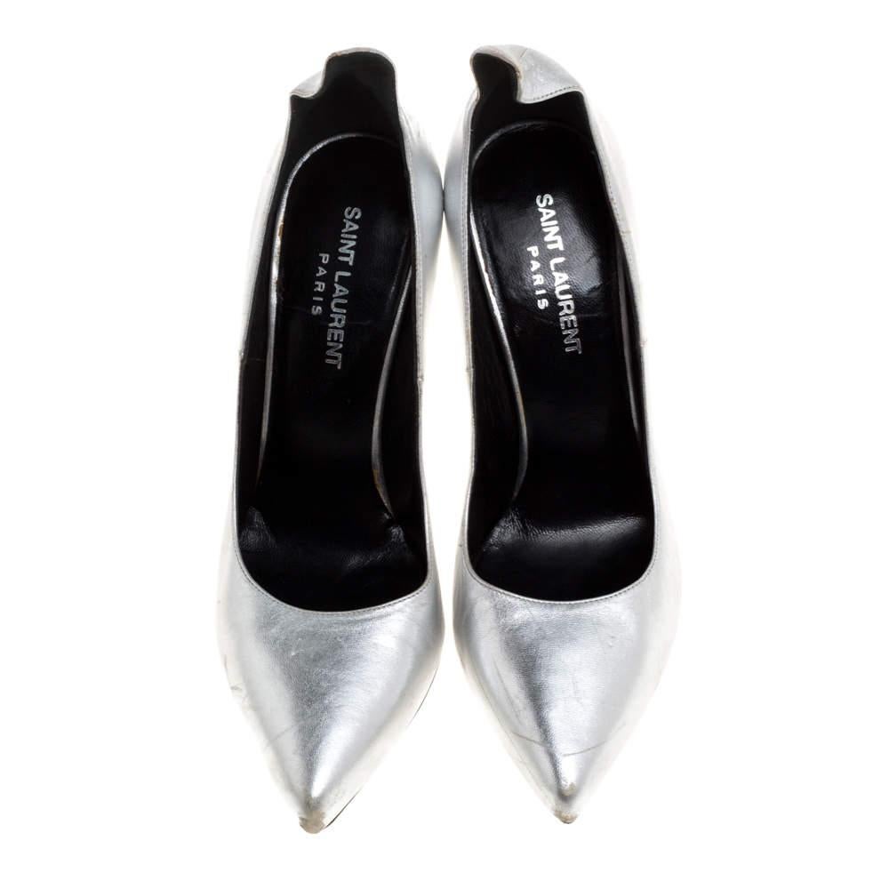 Saint Laurent Paris Silver Leather Thorn Pointed Toe Pumps Size 37 In Good Condition In Dubai, Al Qouz 2
