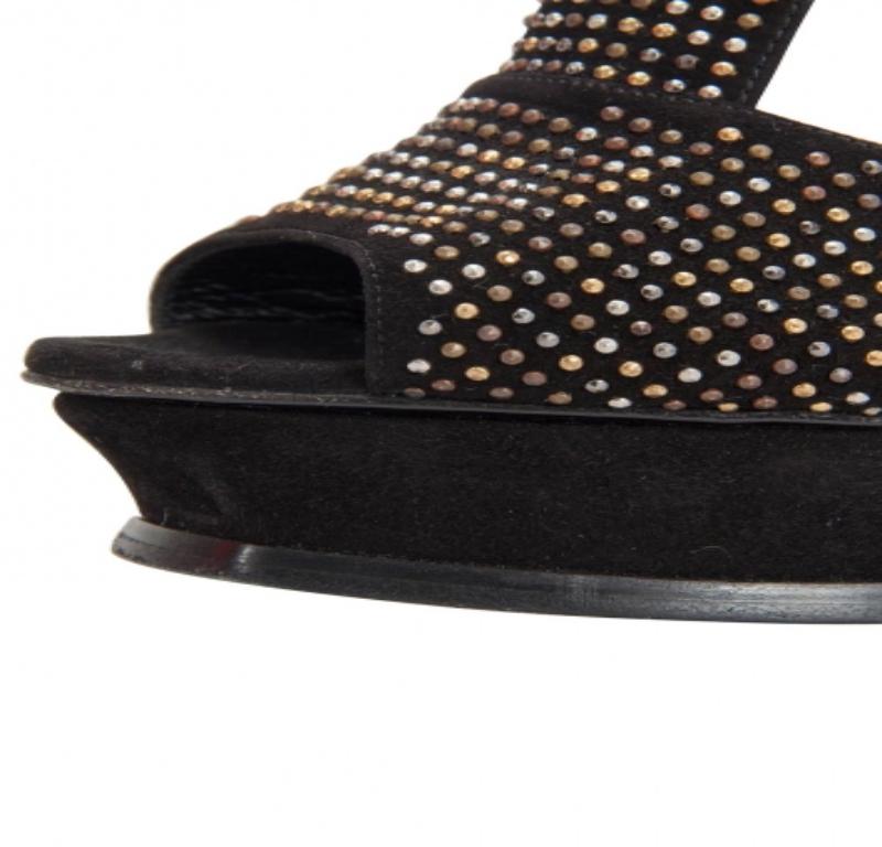 Noir Saint Laurent Paris Studded Suede T-Strap Peep Toe Platform Sandals Size 38.5 en vente
