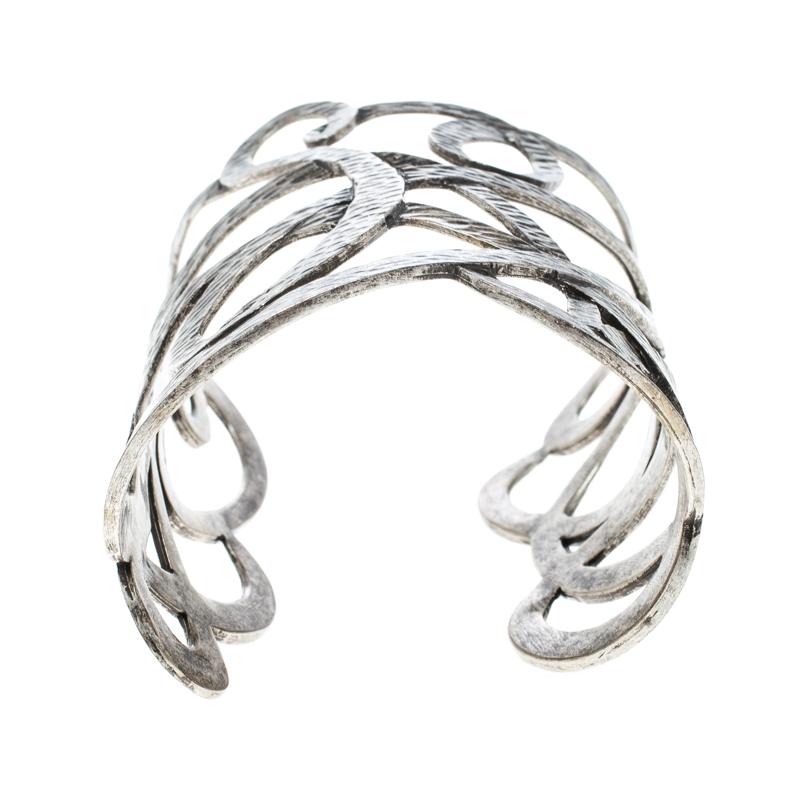 Saint Laurent Paris Textured Cut-out Silver Tone Open Cuff Bracelet In Good Condition In Dubai, Al Qouz 2