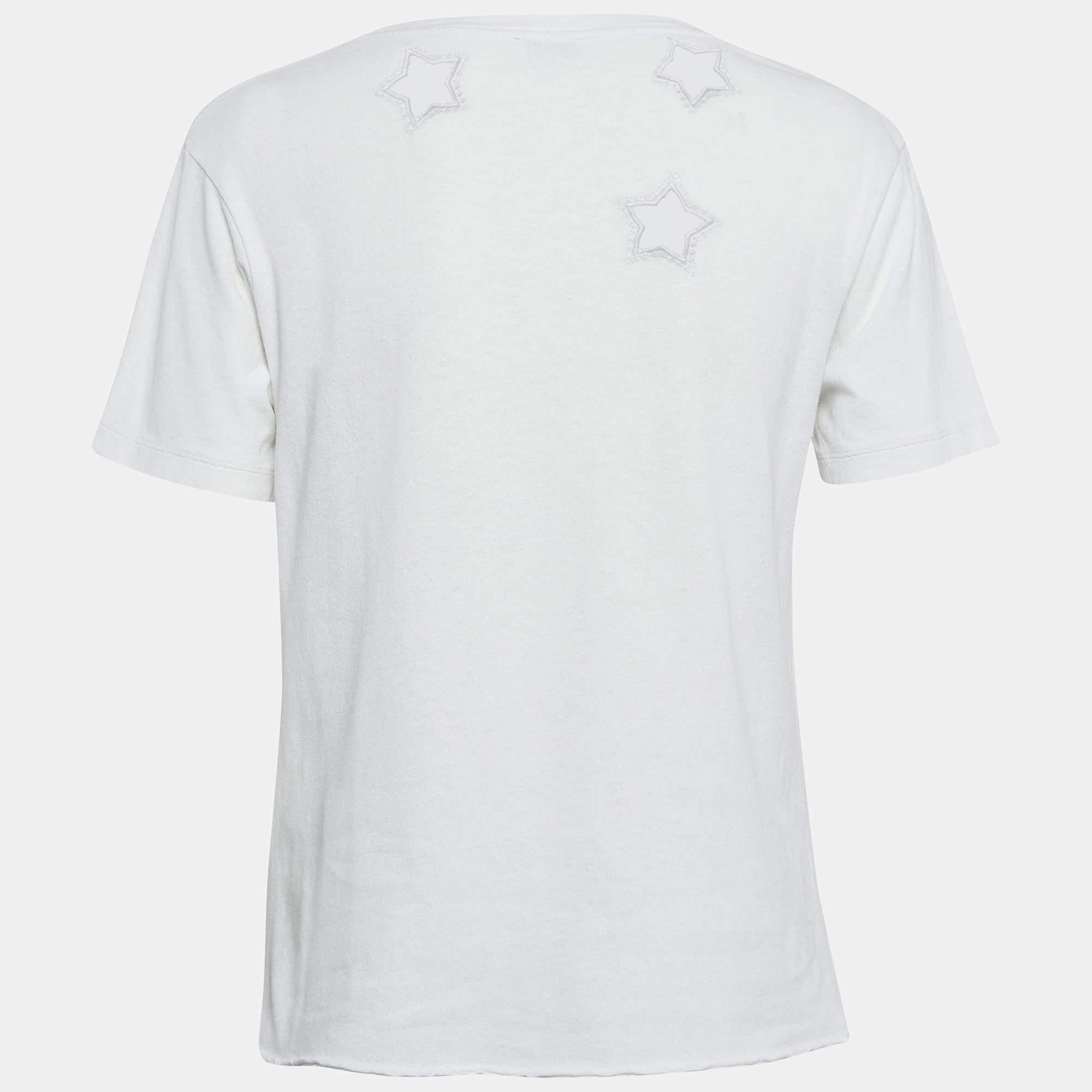 Perfect for casual outings or errands this T shirt is the best piece to feel comfortable and stylish in. It flaunts a catchy shade and a relaxed fit.