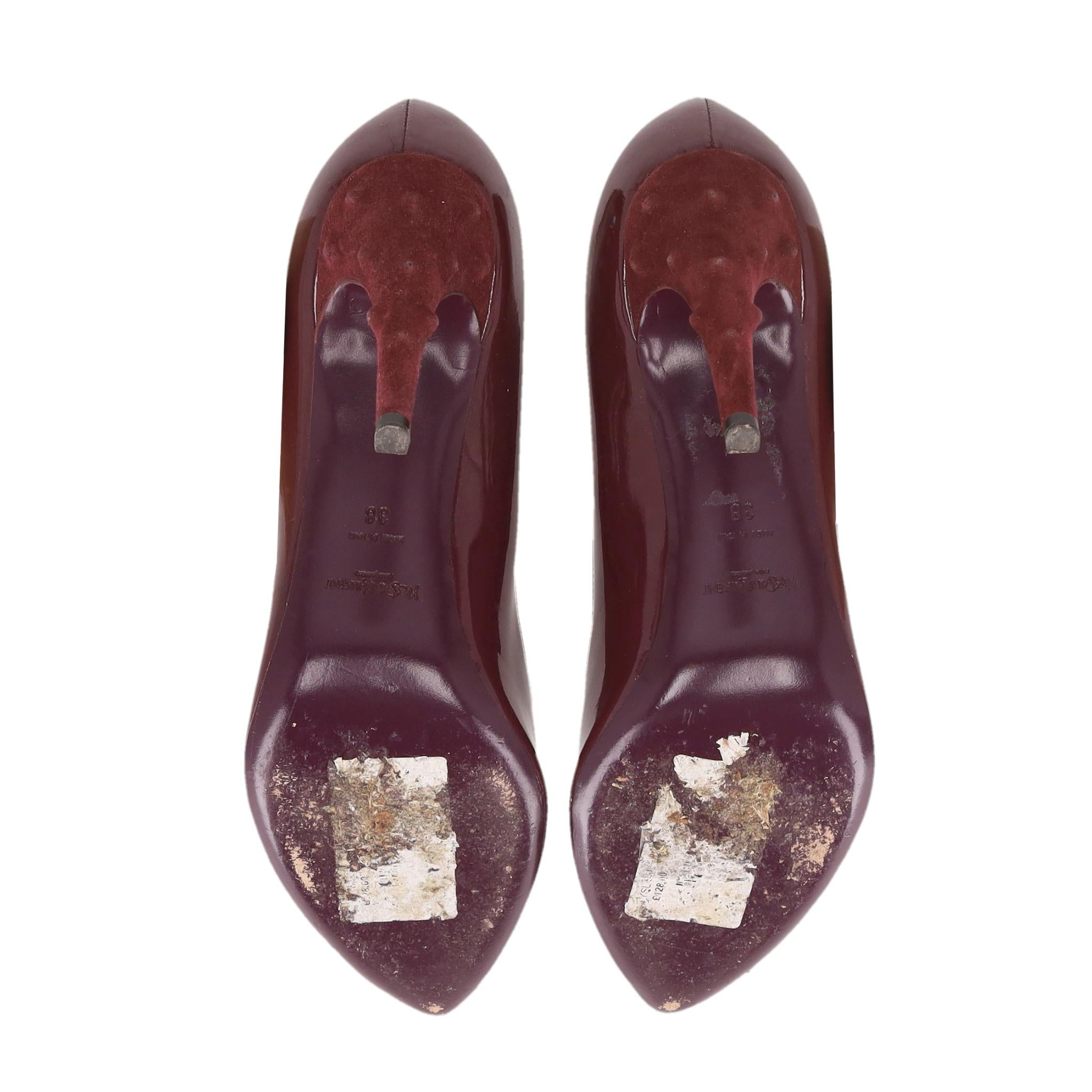 De las mujeres Bombas Saint Laurent de charol con tacón de ante en venta