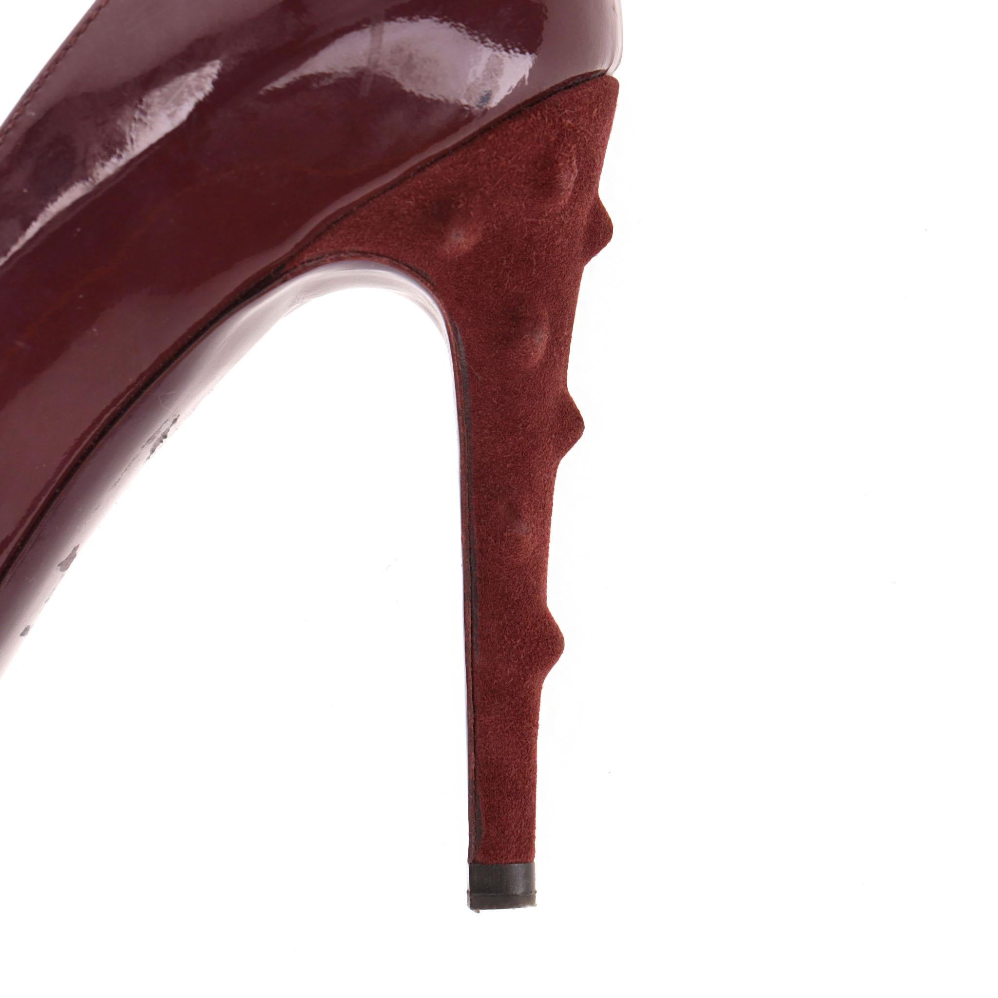 Bombas Saint Laurent de charol con tacón de ante en venta 1