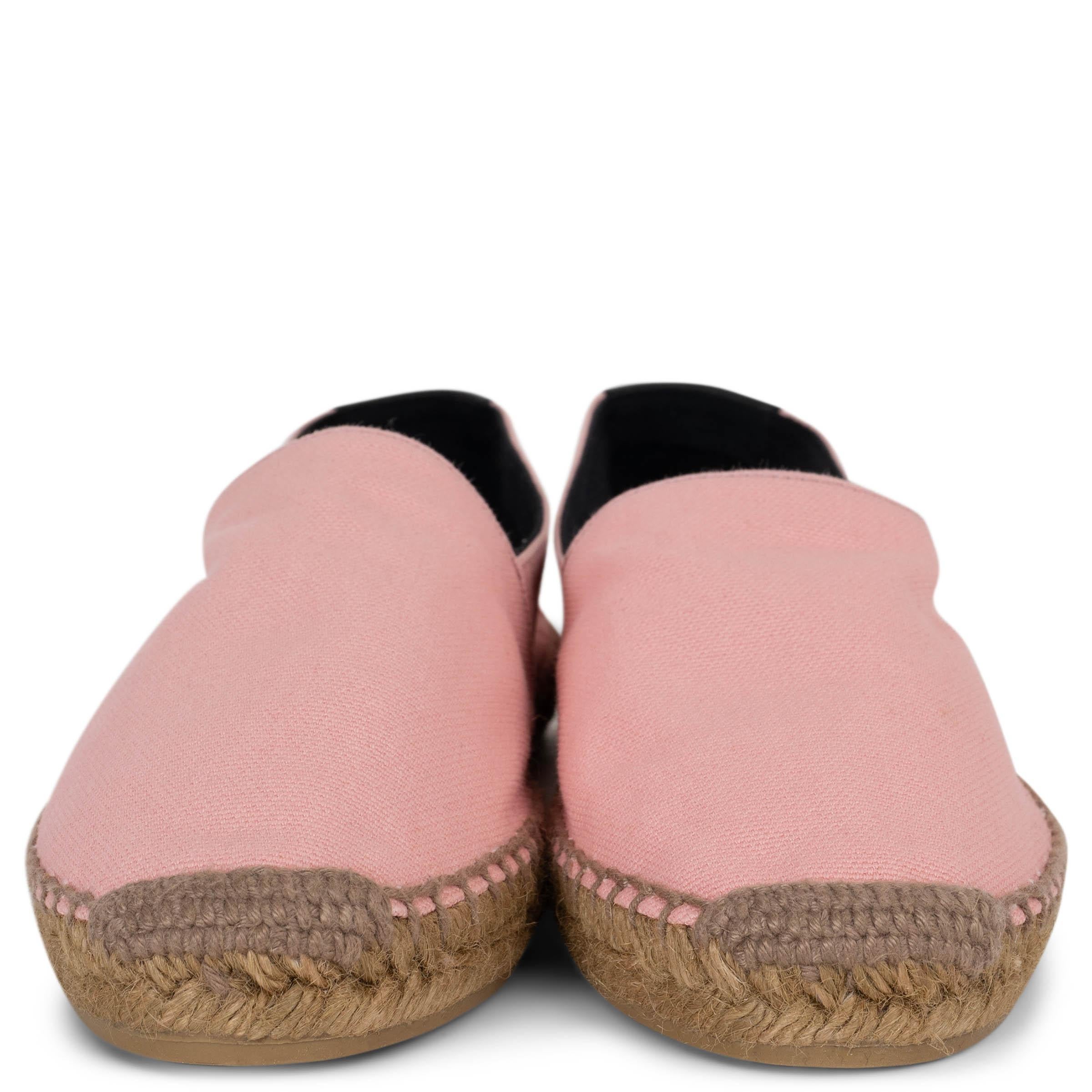 Estas alpargatas 100% Saint Laurent en rosa Eros están meticulosamente confeccionadas en España con lona transpirable. Con un logotipo tonal bordado en el lateral, estas alpargatas descansan sobre duraderas suelas de yute con tracción de goma,