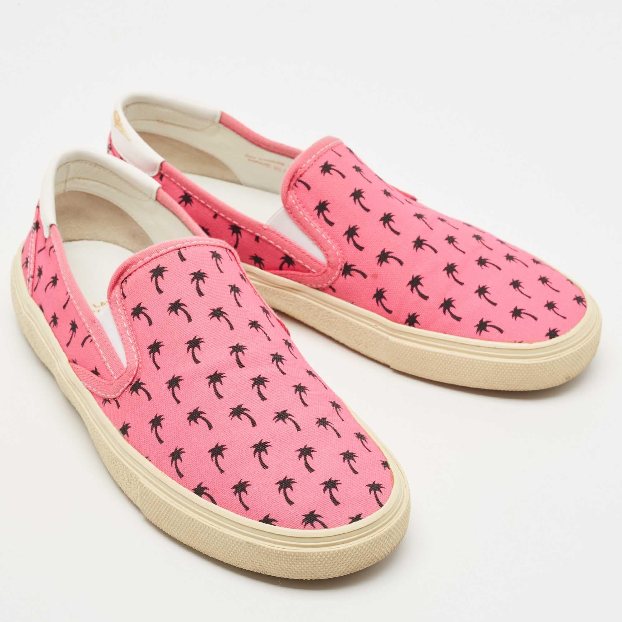 Saint Laurent Rosa Canvas Slip On Turnschuhe Größe 41 im Zustand „Gut“ im Angebot in Dubai, Al Qouz 2