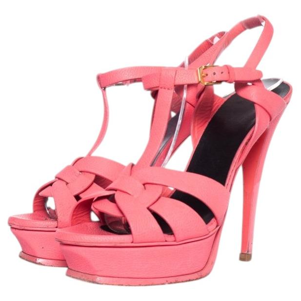 Saint Laurent, talons hommage en cuir rose.