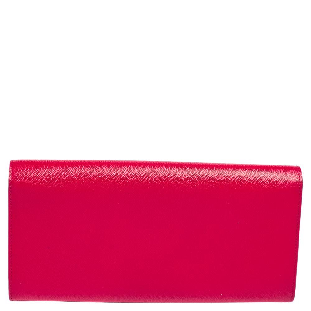 This exquisite Cassandre clutch from Saint Laurent is a chic accessory that represents the brand's rich aesthetics and elegant designs. Crafted from pink pebbled leather, this easy-to-carry clutch has a flap style with the YSL logo in gold tone on