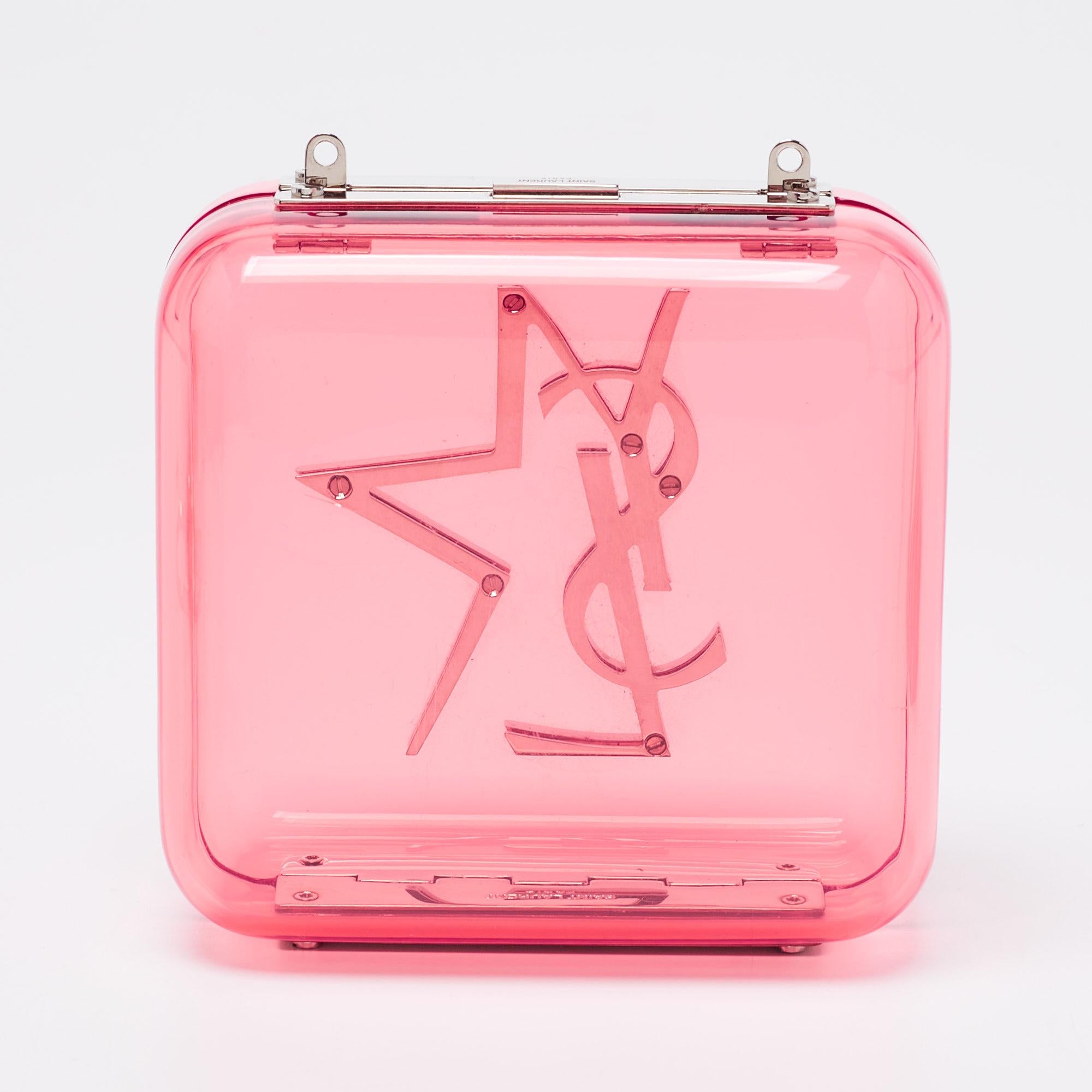 Make this Saint Laurent clutch the star of your outfit. Made of plexiglass, it has see-through look with the YSL logo on the front and an attached chain for hand, shoulder, and crossbody carry styles. It can easily complement a fashionable suit or a