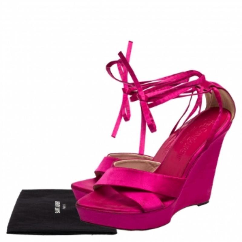 Rosa Saint Laurent Sandali con zeppa in raso rosa taglia 36 in vendita