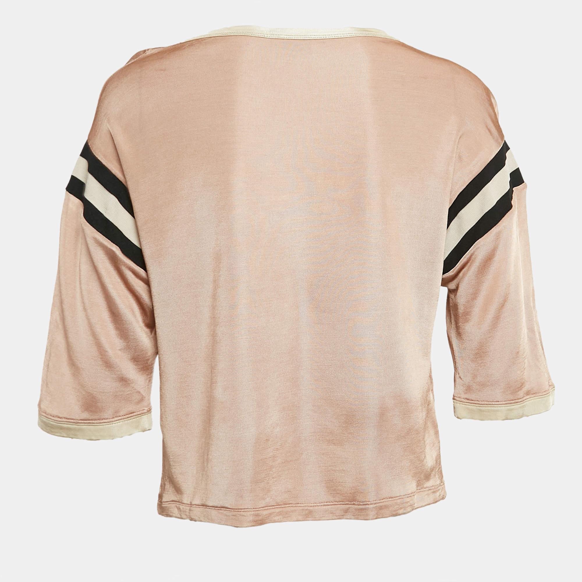 Whether you want to go out on casual outings with friends or just want to lounge around this t shirt is a versatile piece and can be styled in many ways. It has been made using fine fabric.