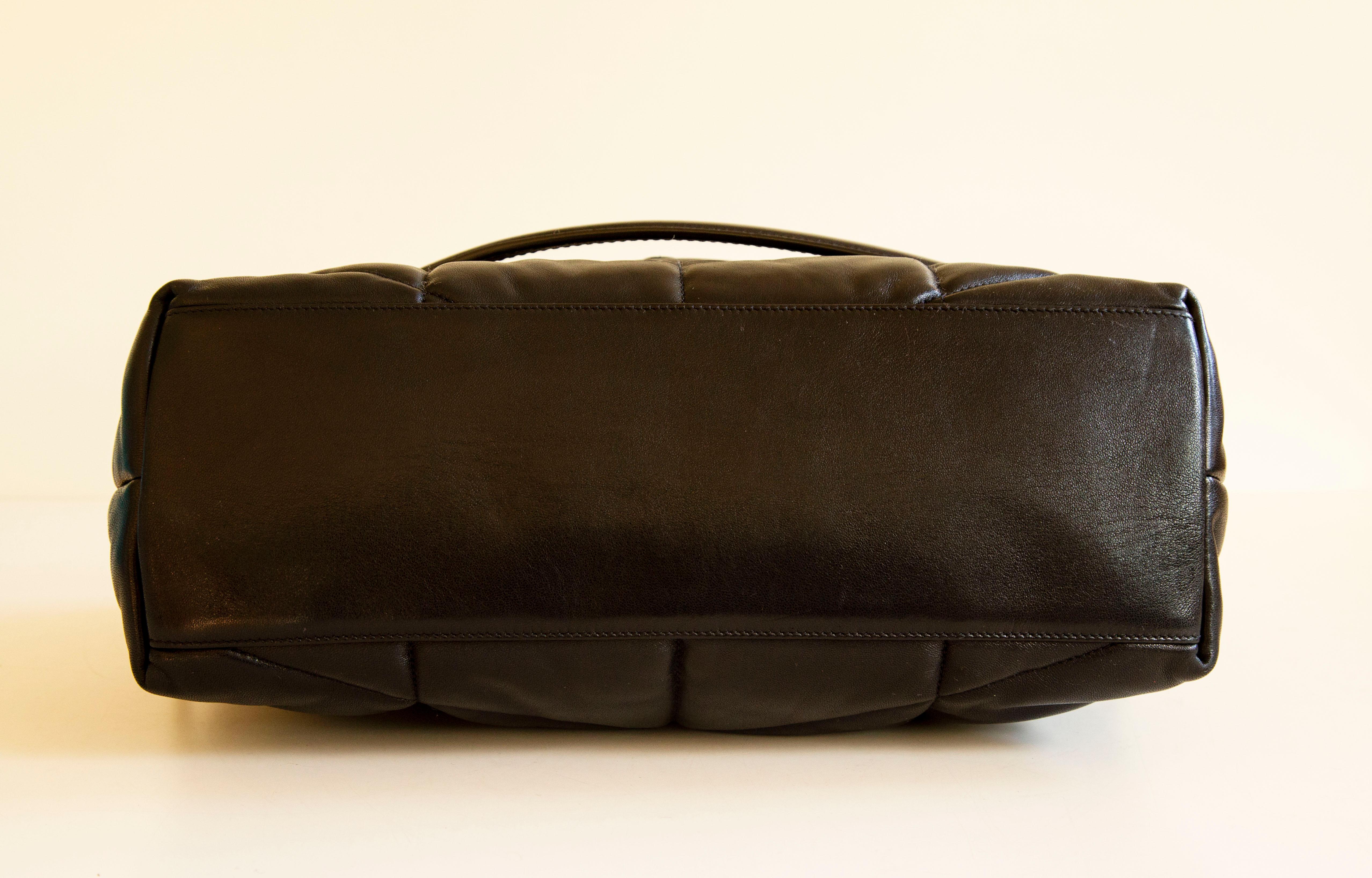  Saint Laurent Puffer Medium Shoulder Bag en cuir noir  Pour femmes 